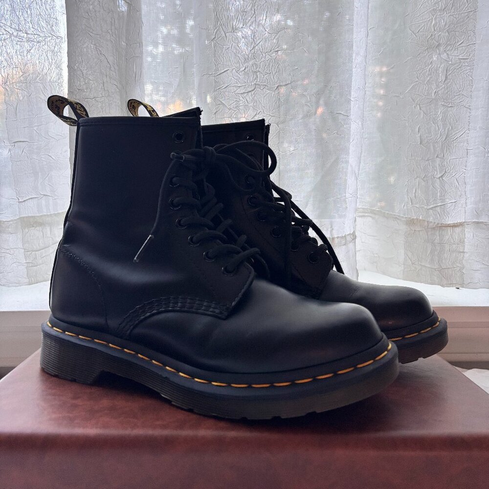 DOC MARTENS matte black boot